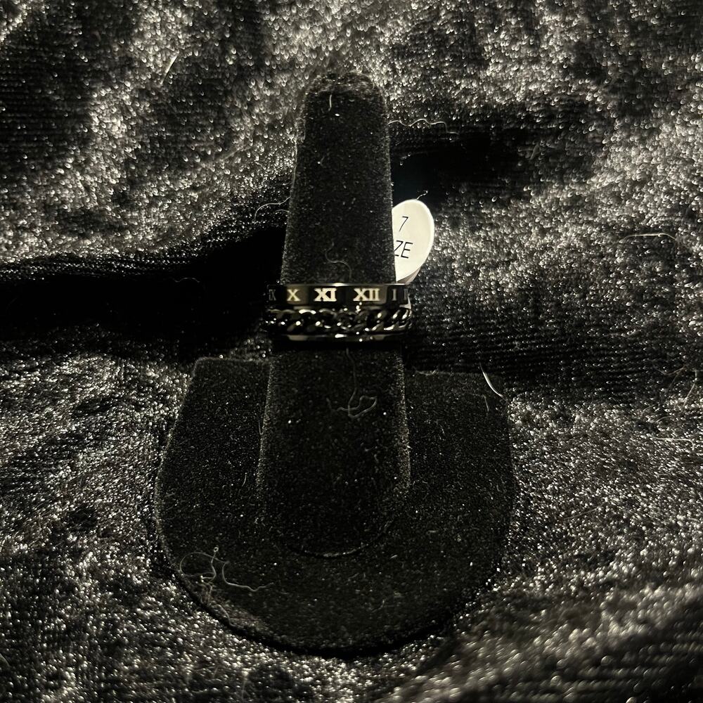 Chain and Roman numeral fidget ring